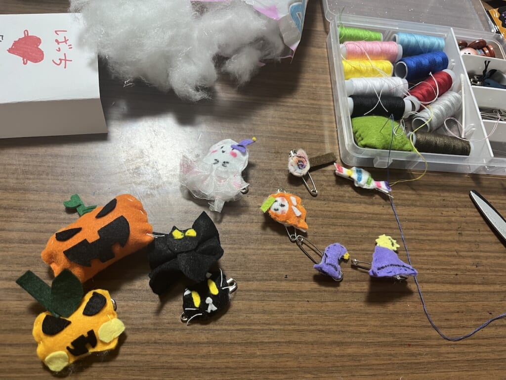 バッチしょうてん あかり手作り作品 フェルト