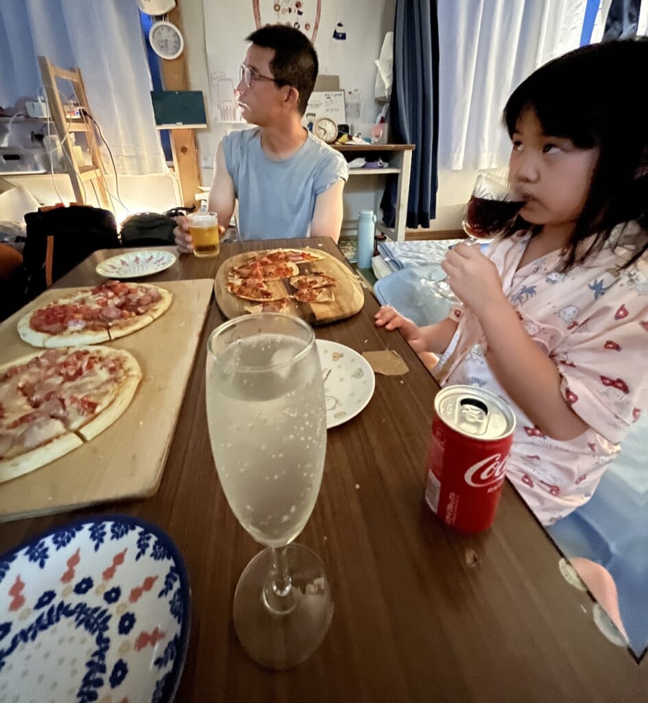映画を観ながら夕ご飯 ピザ