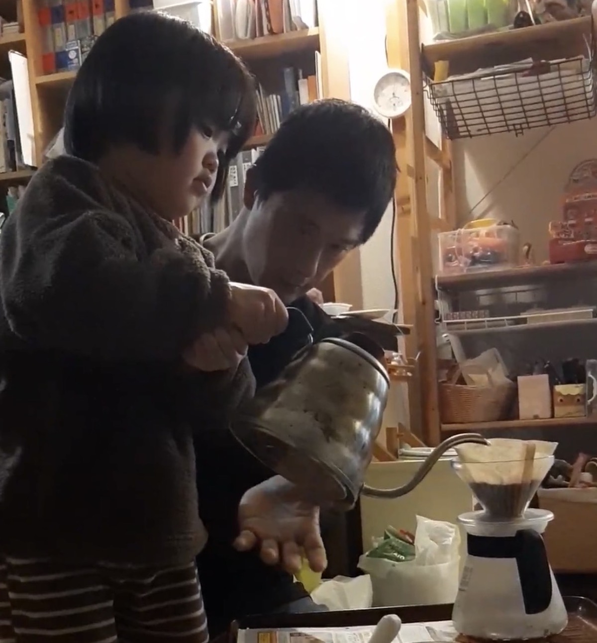 珈琲タイム 娘が淹れてくれたシーン
