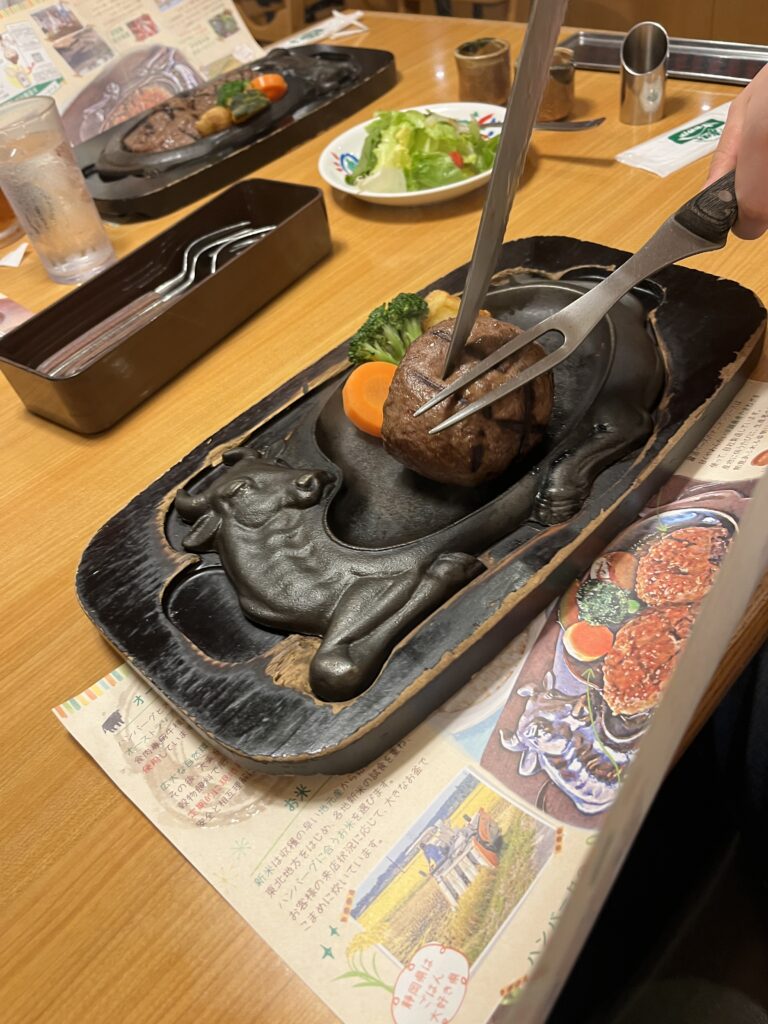 静岡 さわやか 切る前のげんこつハンバーグ