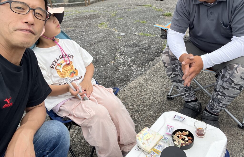 海の堤防でこーひーぶれいく