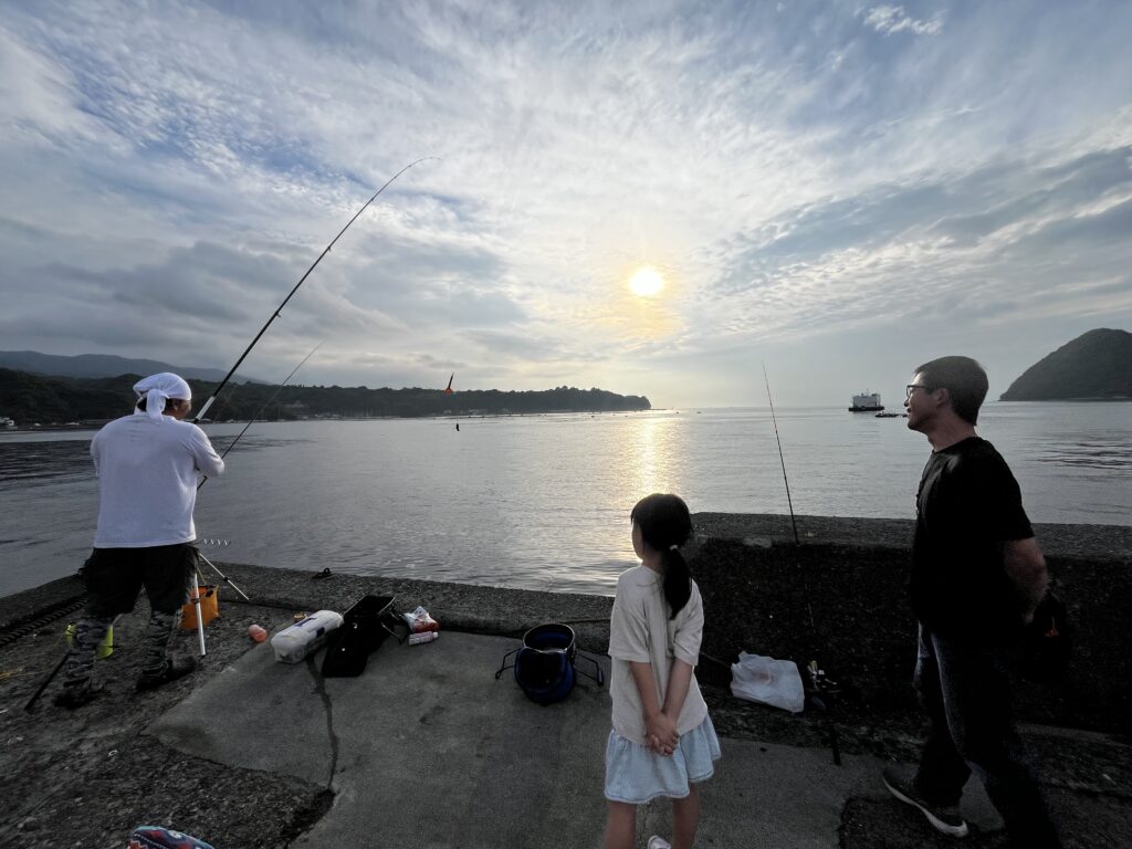 静岡県 沼津 釣り人に話しかける吉田家