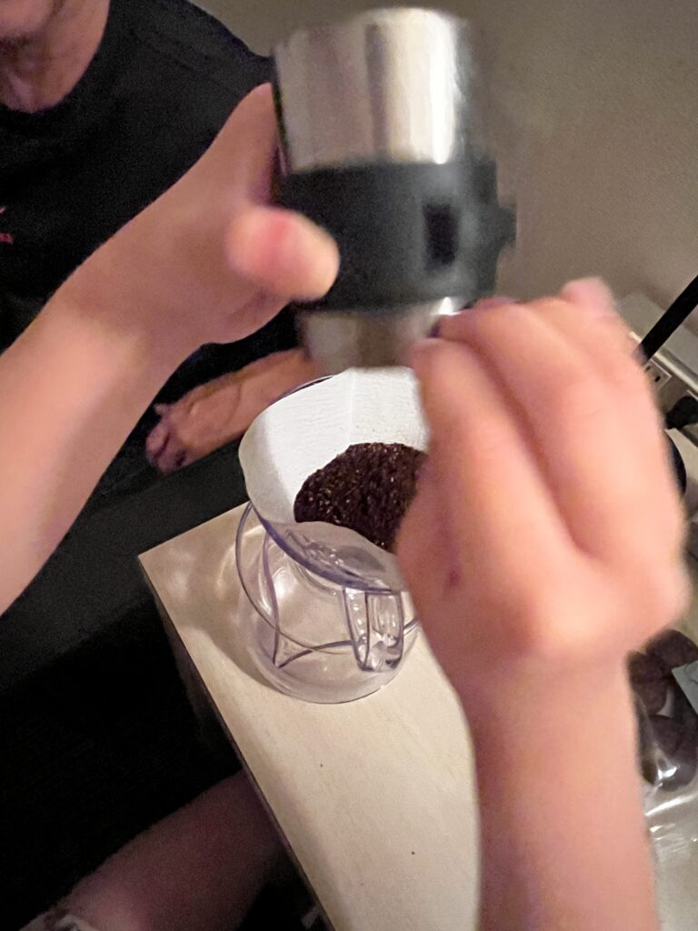 コーヒーミルで挽いた珈琲
