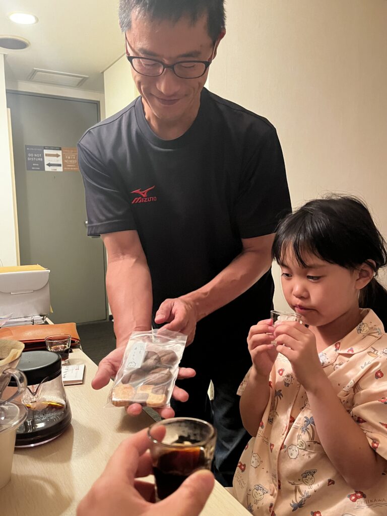 家族でこーひーぶれいく 宿泊ホテルの部屋で