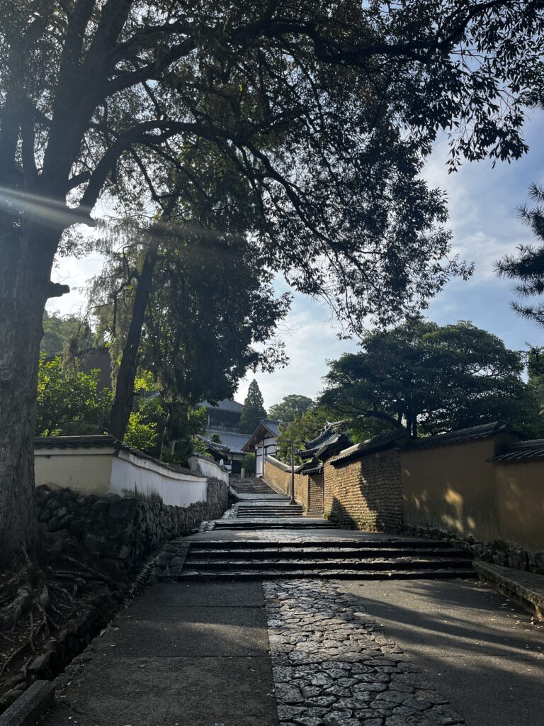 2月堂道の途中。