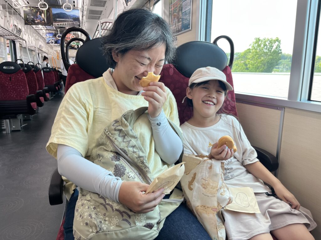 伊勢の旅 電車車内