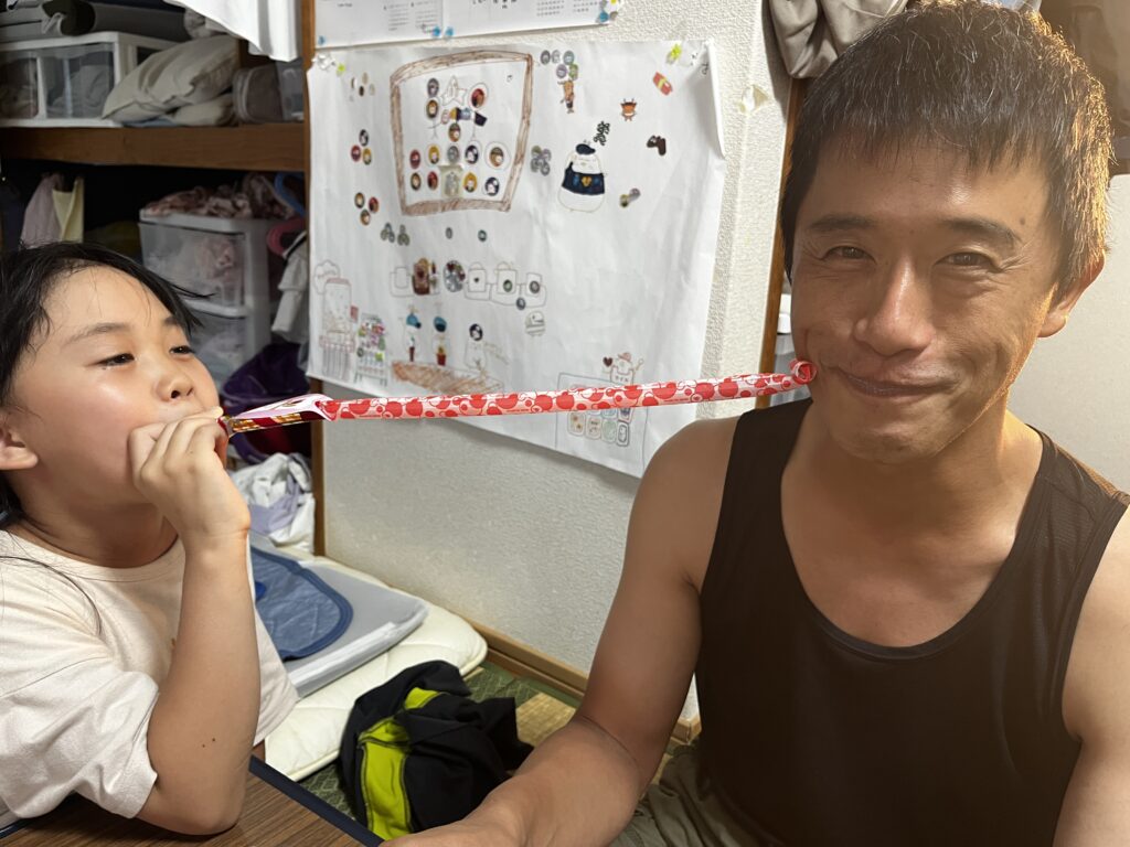 お土産の吹き戻し パパにピュー!