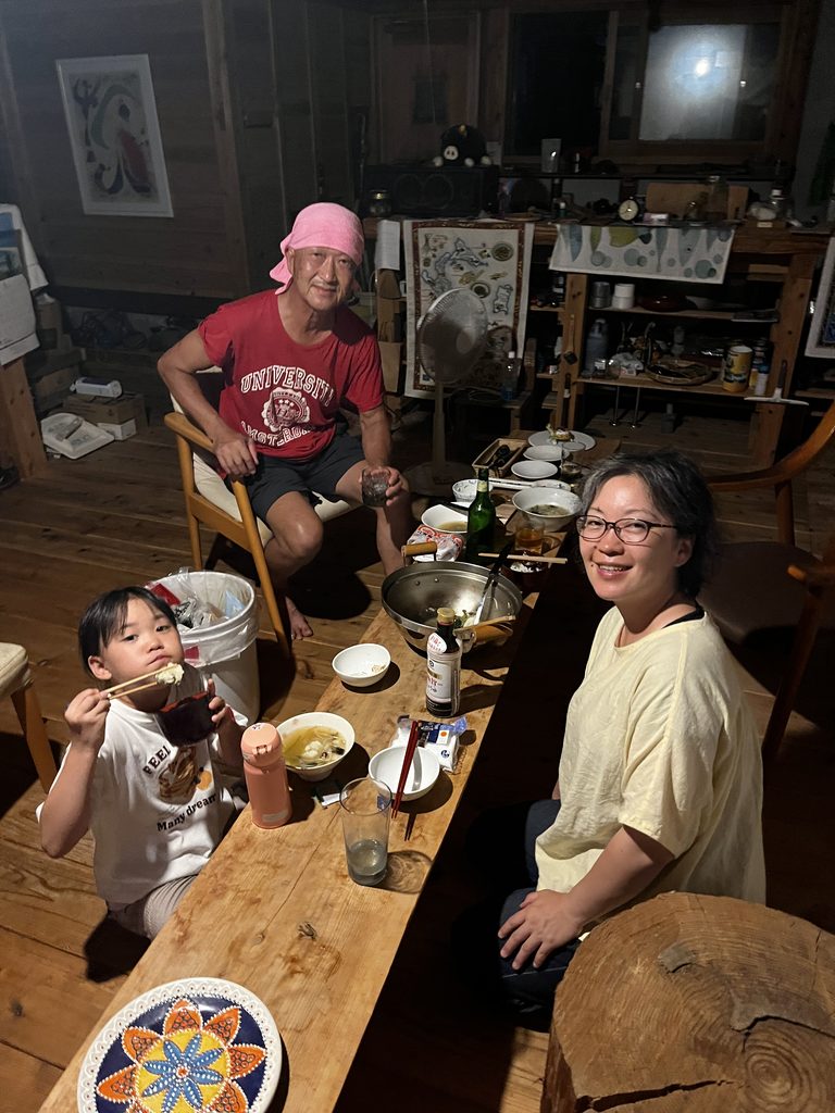 新月エコハウスでご飯タイム