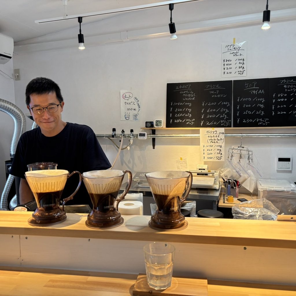 奈良市 ヨシダ珈琲豆店 店主と店内